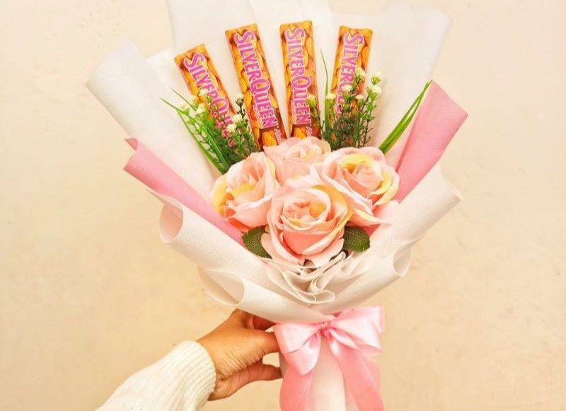 Makna Bunga dan Coklat di hari Valentine.