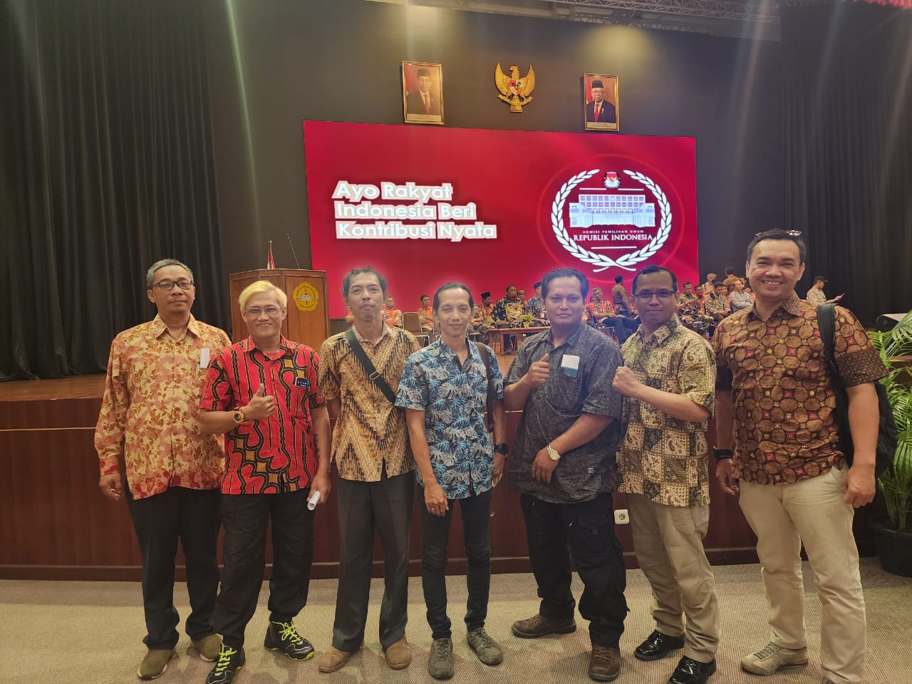 Panitia KPPS TPS 19 Kocoran Baru, Caturtunggal, Depok, Sleman saat dilantik 25 Januari 2024.