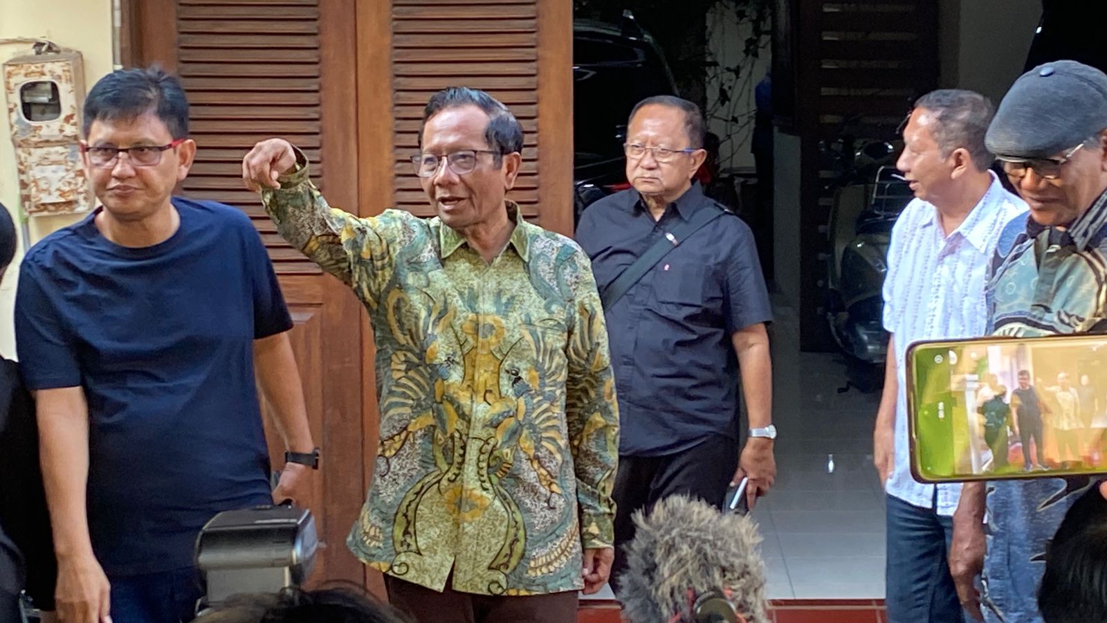 Mahfud MD akan laksanakan pencoblosan bersam istri dan satu orang anaknya di TPS 106 Sambilegi Lor, Kalurahan Maguwoharjo, Kapanewon Depok, Kabupaten Sleman.