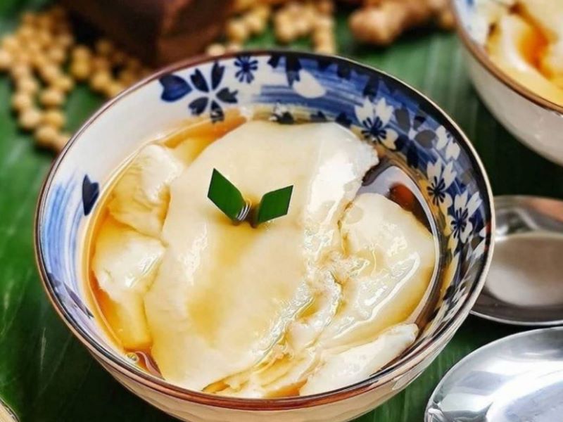 Kembang tahu kuah jahe.