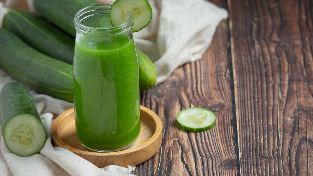Jus Timun memiliki khasiat menurunkan berat badan.