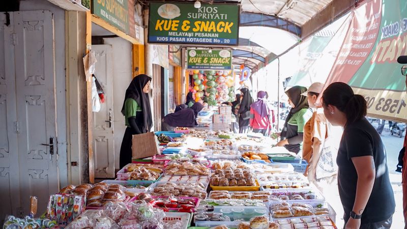 Jajanan Pasar dan Kue Basah Bu Supriyati Pasar Legi Kota Gede.