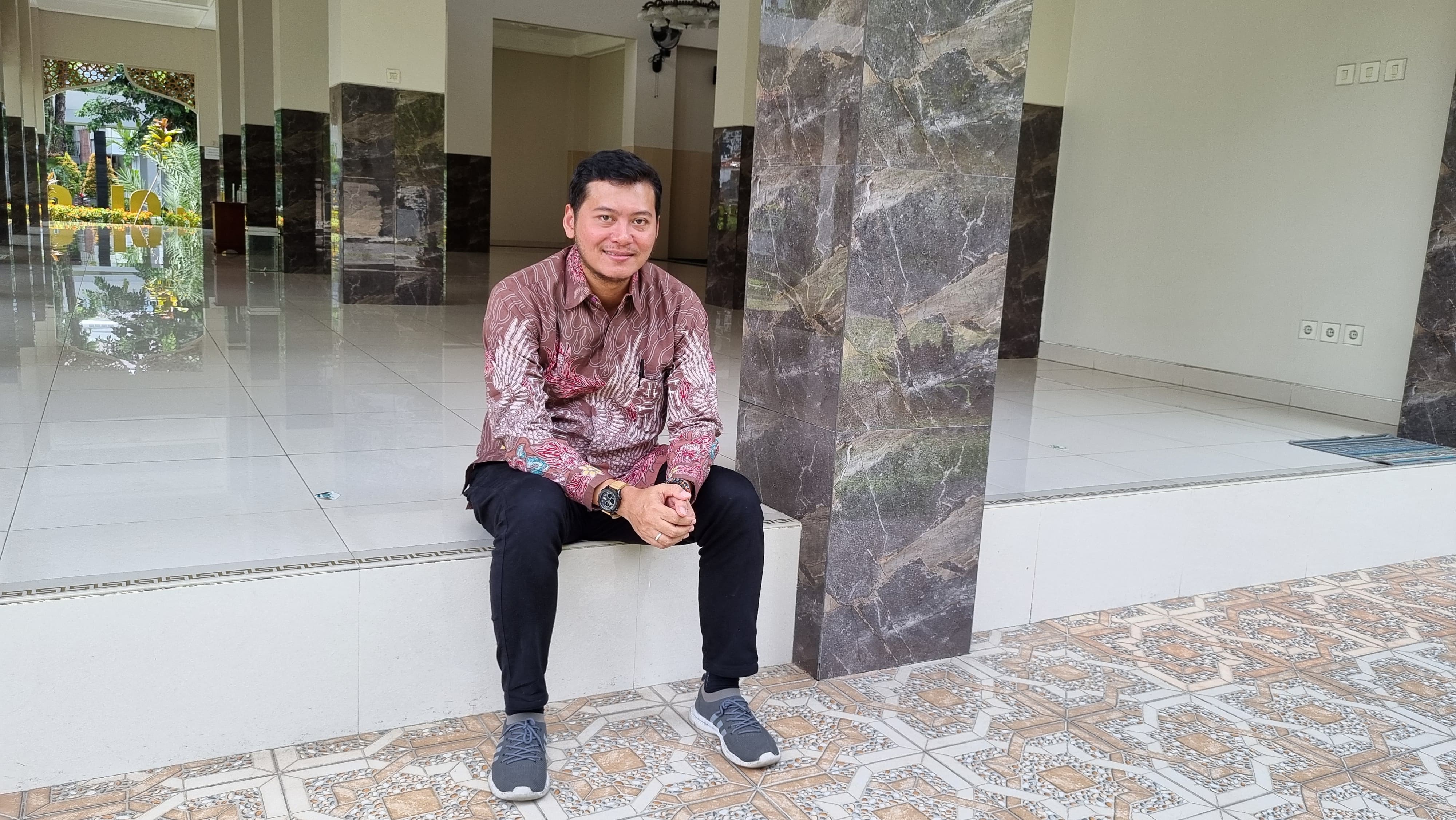 TERBUKA: Pramaditya Wicaksono berhasil meraih gelar guru besar di usia 35 tahun yang menjadikannya guru besar termuda sepanjang sejarah Universitas Gadjah Mada (UGM).