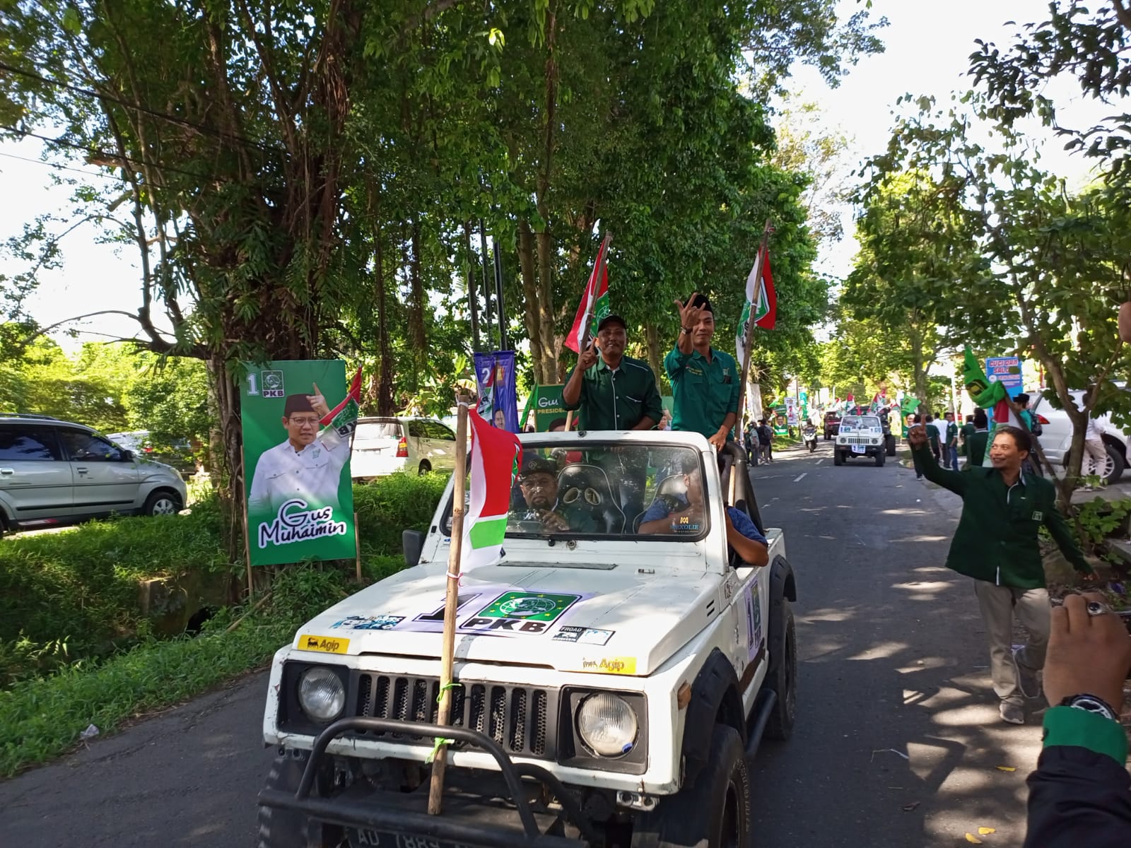 MERIAH: DPC PKB Kebumen menggelar arak-arakan saat prosesi pendaftaran bakal calon legislatif kabupaten pada Pemilu 2024.