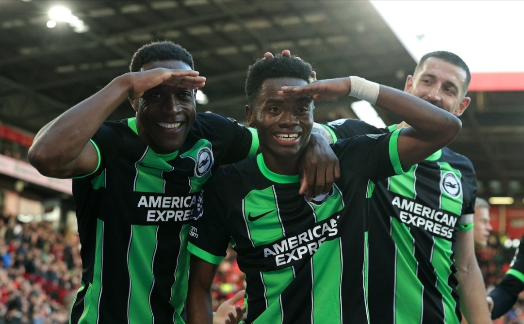 Selebrasi Simon Adingra usai cetak gol kelima bagi Brighton and Hove Albion ke gawang Sheffield United