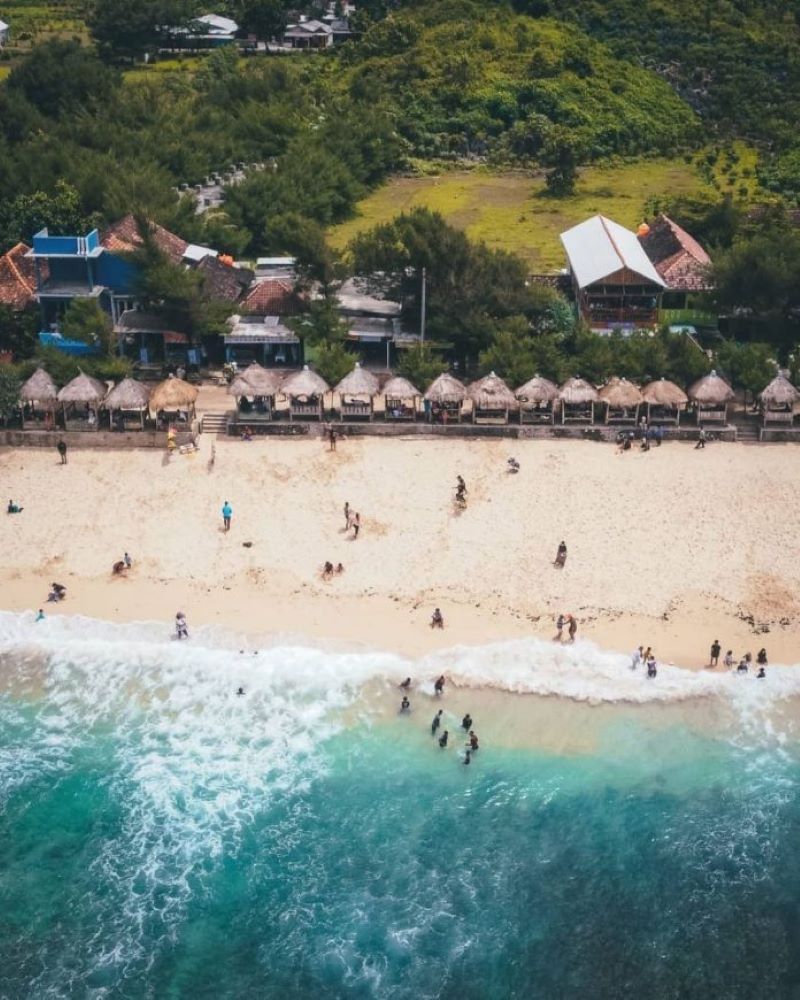 Keindahan Pantai Watu Lawang yang tak kalah dengan pantai &ndash; pantai di Bali.