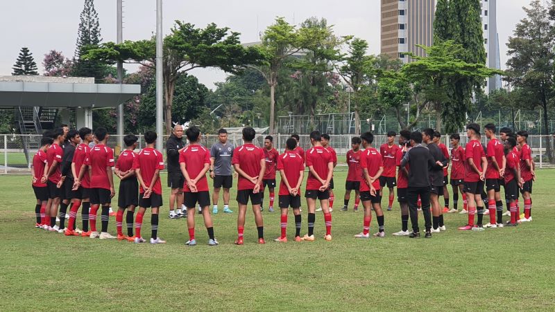TENANG: Suasana saat seleksi timnas Indonesia U16 dibawah asuhan Nova Arianto dan dihadiri Dirtek PSSI, Indra Sjafri