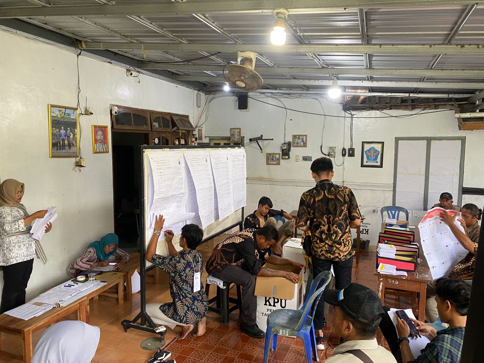Ilustrasi Suasana Rekapitulasi Suara.