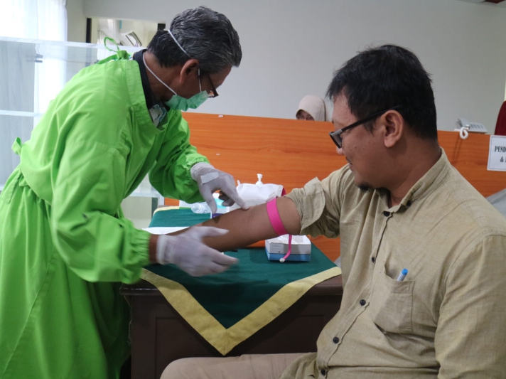 PEDULI KESEHATAN : Wartawan Kebumen menjalani pemeriksaan kesehatan di RSUD Dr Soedirman (RSDS) Kebumen. Kegiatan ini berlangsung sebagai rangkaian Hari Pers Nasional (HPN) Tahun 2024.