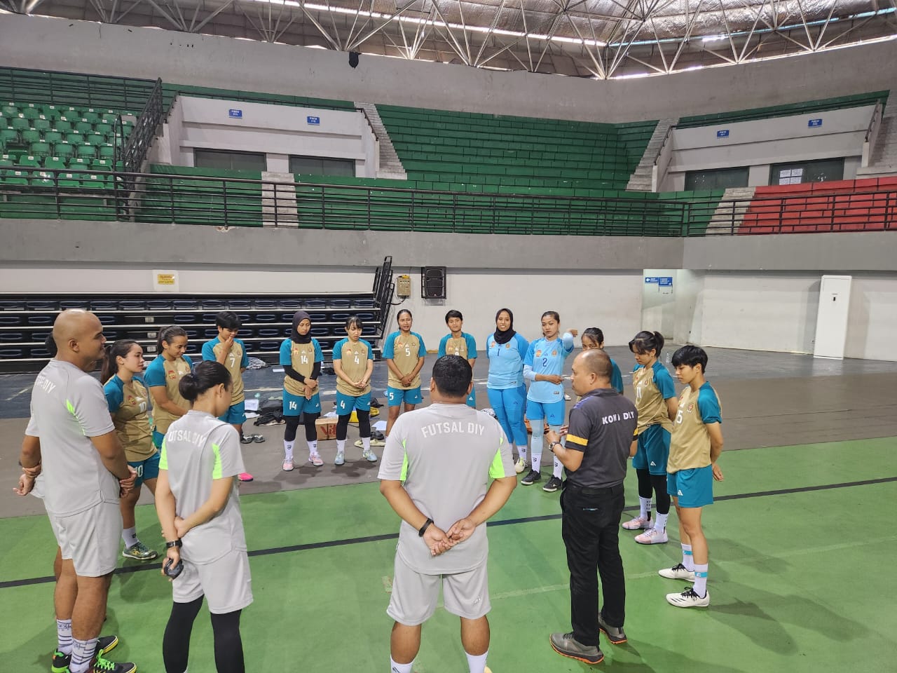 FISIK: Tim futsal putri DIY terus berlatih untuk tampil di ajang PON XXI.