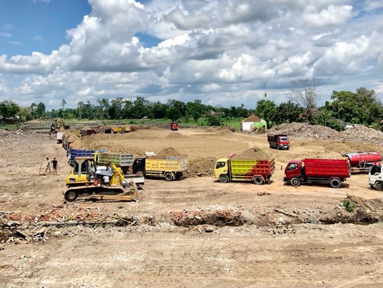 Pembangunan jalan tol didaera Tamanmartani sudah mulai dikebut. (Dokumentadi Avelia Priscilla Putri)