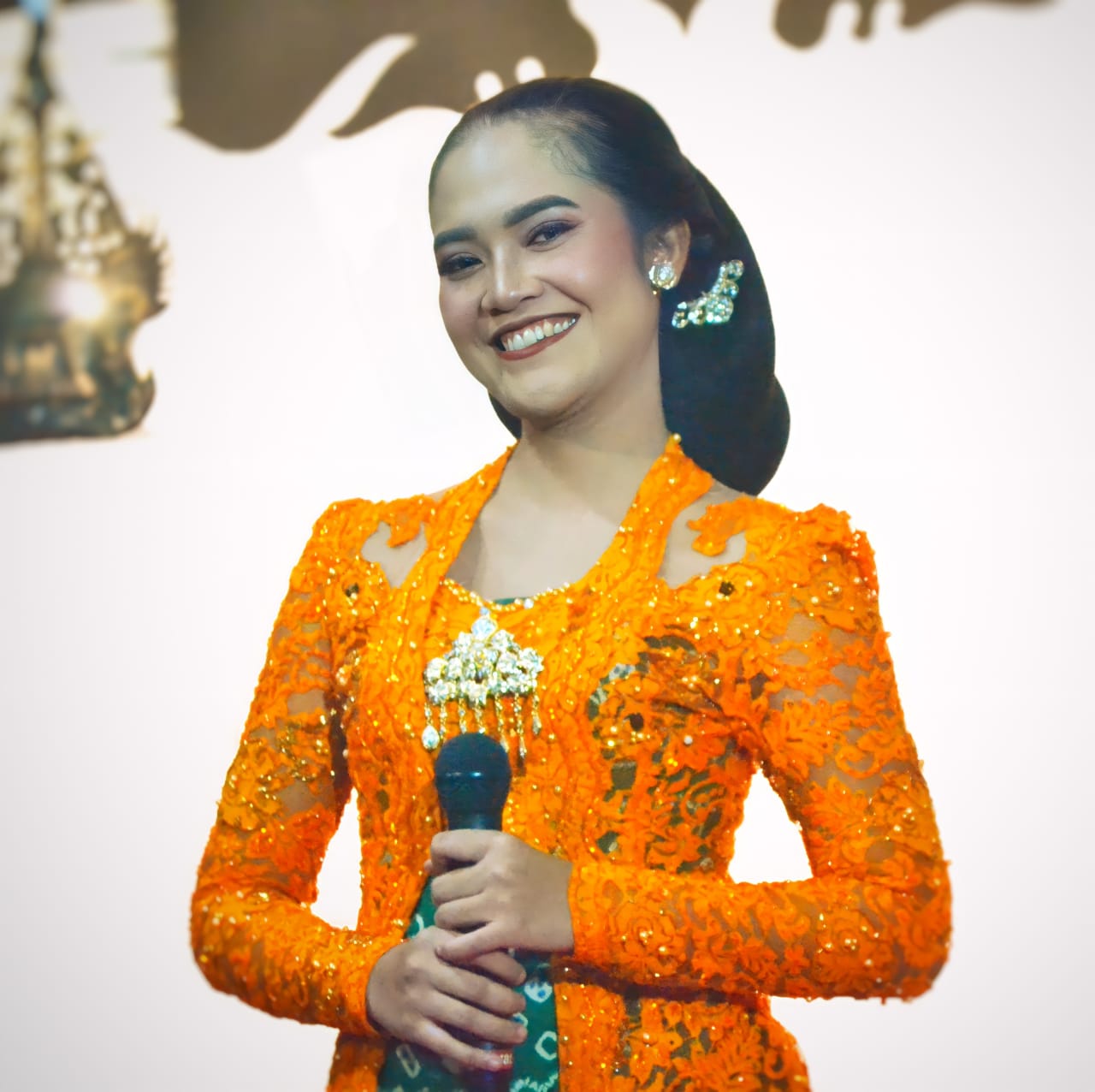 CINTA: Sinden muda Elisha Orcarus.
