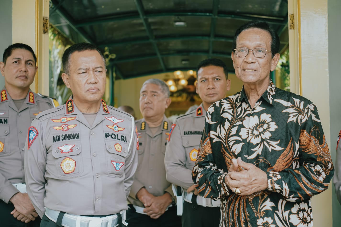 ELABORASI: Gubernur DIY Hamengku Buwono X di kompleks Kepatihan Jogja Jumat (23/2).