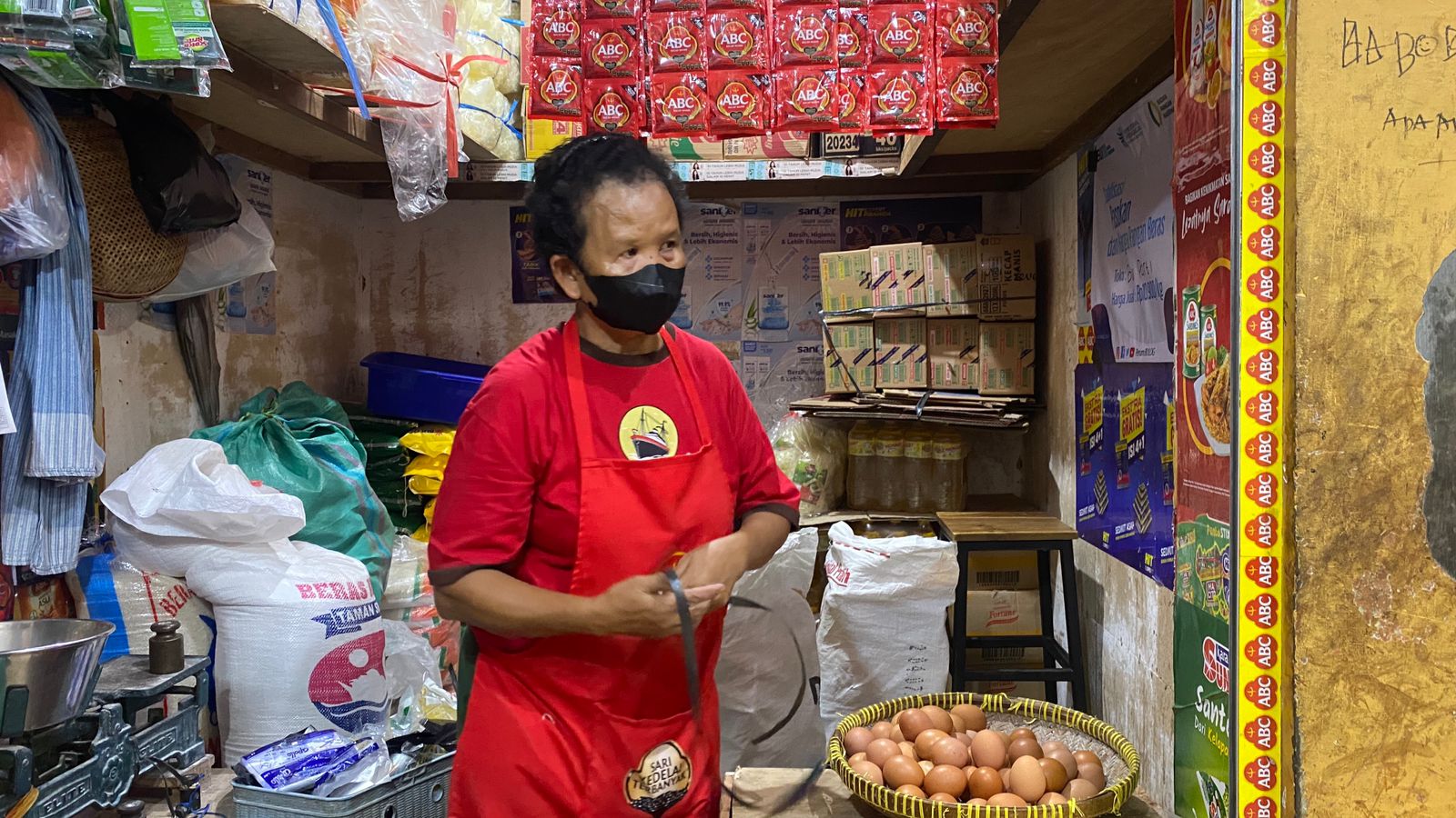 Ilustrasi kios penjual sembako di Pasar Beringharjo, Jogja.