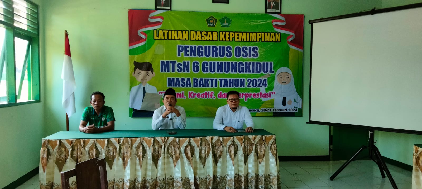 SELEKTIF - Pemateri memberikan Diklat LDK (Latihan Dasar Kepemimpinan) MTsN 6 Gunungkidul di wilayah Kelurahan Banyusuco, Kapanewon Playen awal pekan ini.