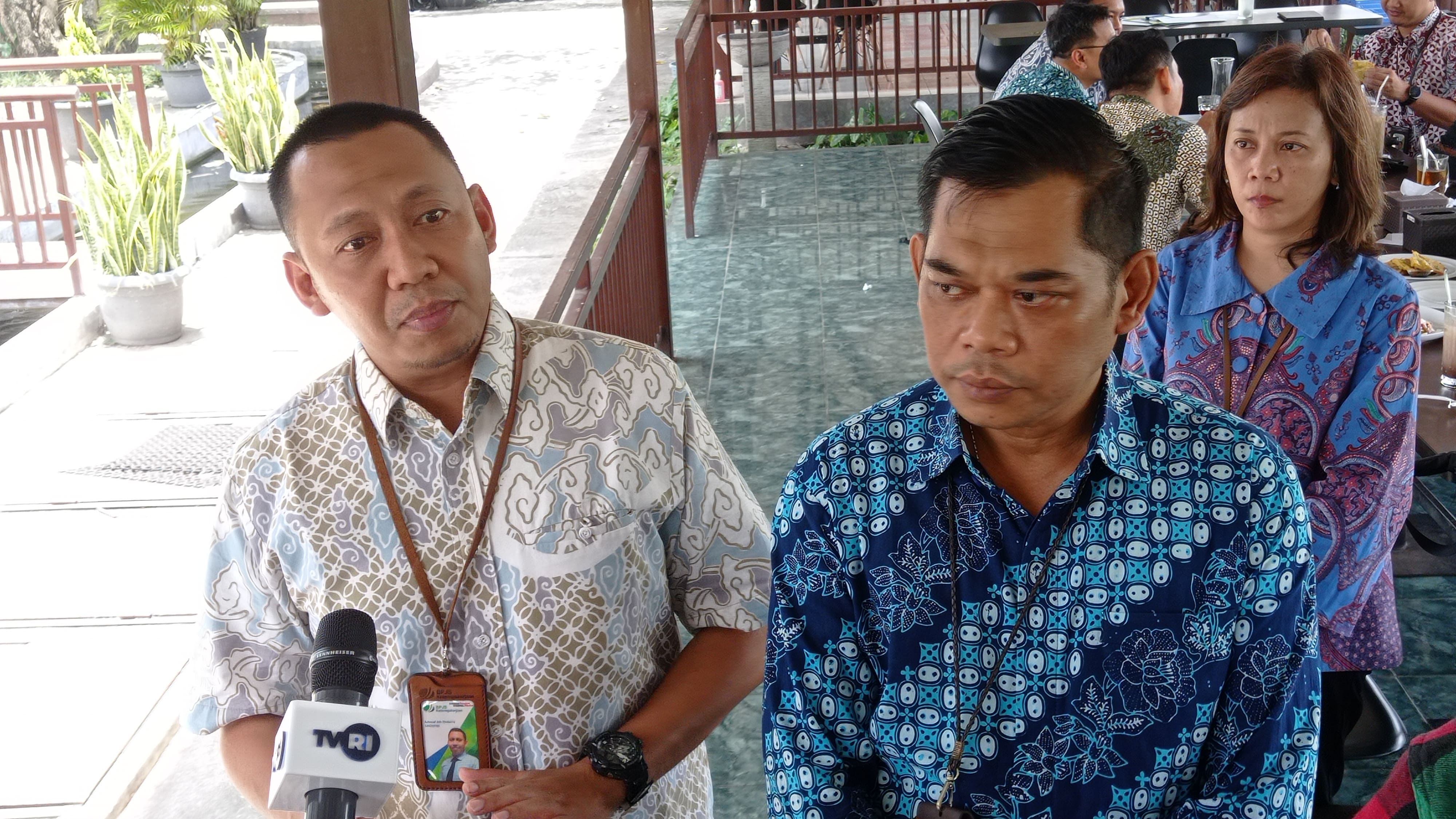 Kepala BPJS Ketenagakerjaan Cabang Jogjakarta Rudi Susanto (kanan)