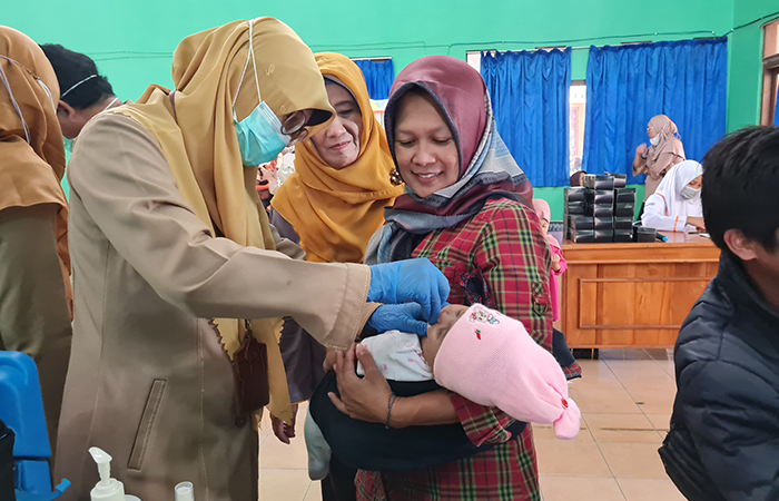DAPAT VAKSIN: Dinkes Kota Magelang mulai menggelar Sub-PIN polio. Anak-anak usia 0-7 tahun wajib mendapatkan vaksinasi tersebut.