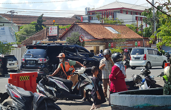 SUDAH BERLAKU: Dishub Kota Magelang telah memberlakukan tarif parkir baru di wilayahnya. Papan informasi tarifnya juga sudah dipasang.NAILA NIHAYAH/RADAR JOGJA