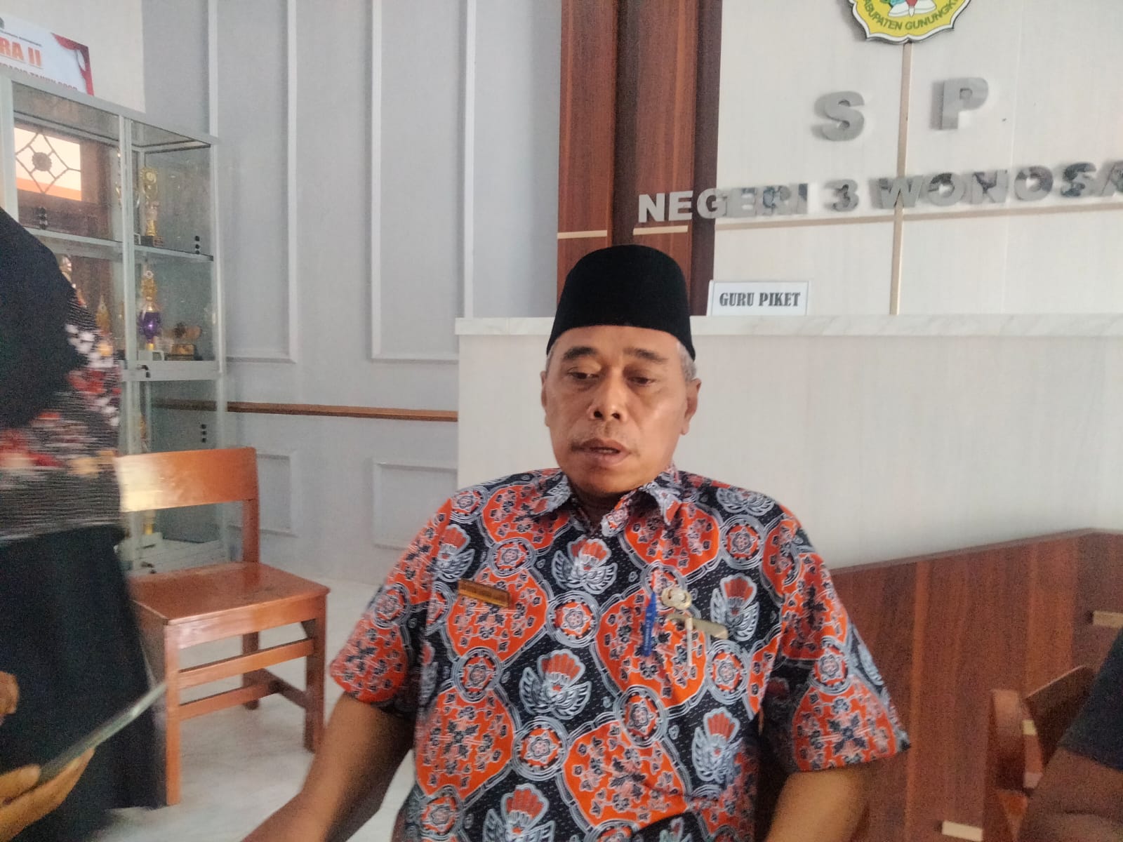 Kepala Sekolah Sutoto Sudarujian saat ditemui di sekolah, Jumat (23/2).