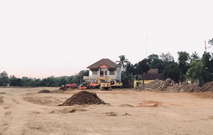Caption Picture : Salah satu rumah warga yang masih berdiri di jalur tol yang berada di Dusun Tegalrejo