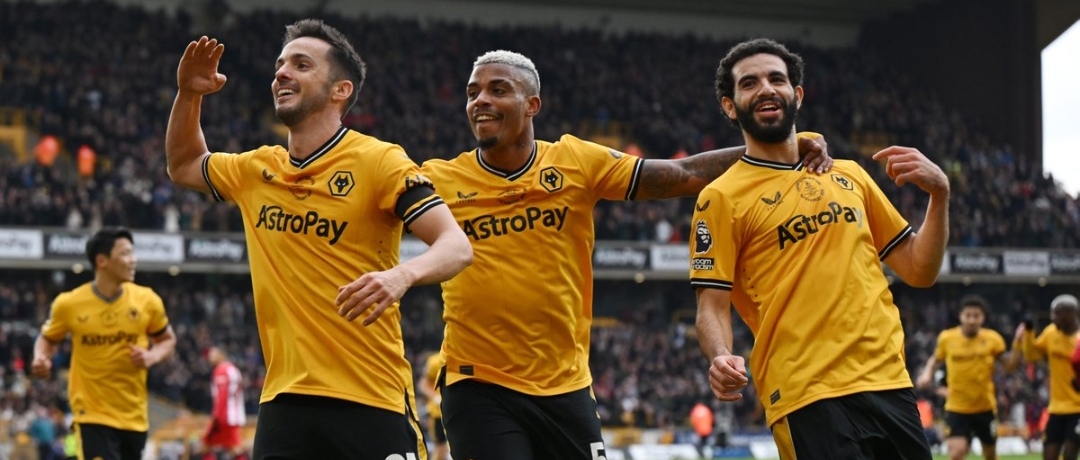 HORMAT: Selebrasi penggawa Wolves usai Pablo Sarabia jebol gawang Sheffield United melalui tandukan