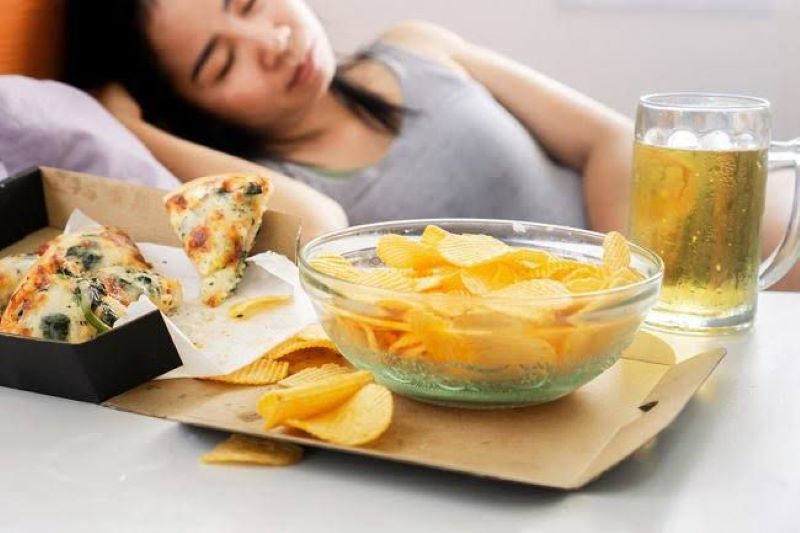 Ilustrasi tidur sesudah makan.