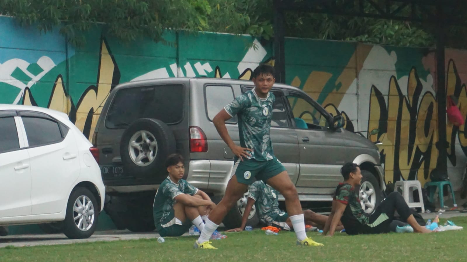POTENSIAL: Striker muda PSS Sleman Saddam Gaffar saat latihan rutin bersama tim di Lapangan Pakembinangun, Sleman.