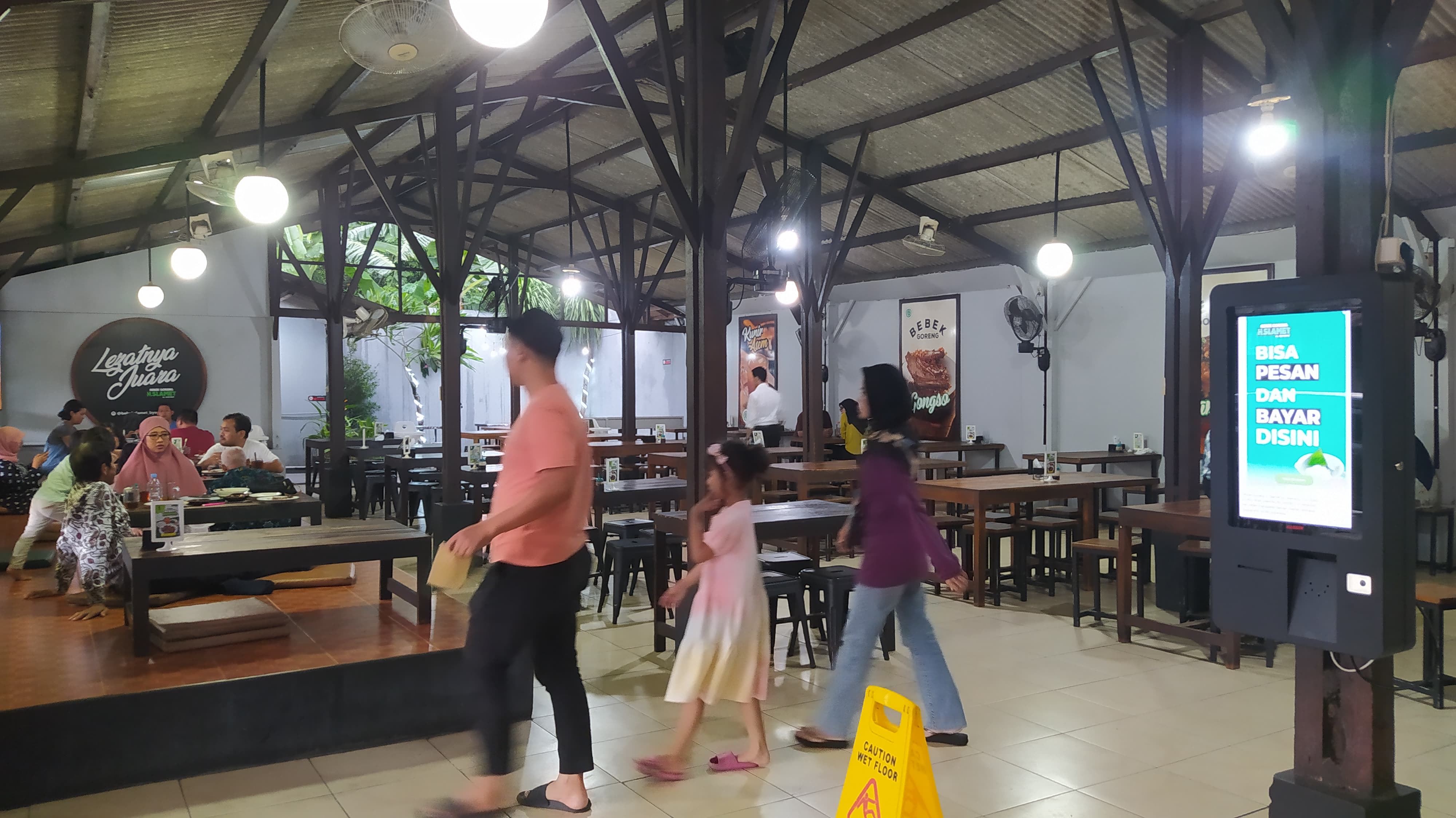 Outlet Bebek Goreng H. Slamet cabang Jombor
