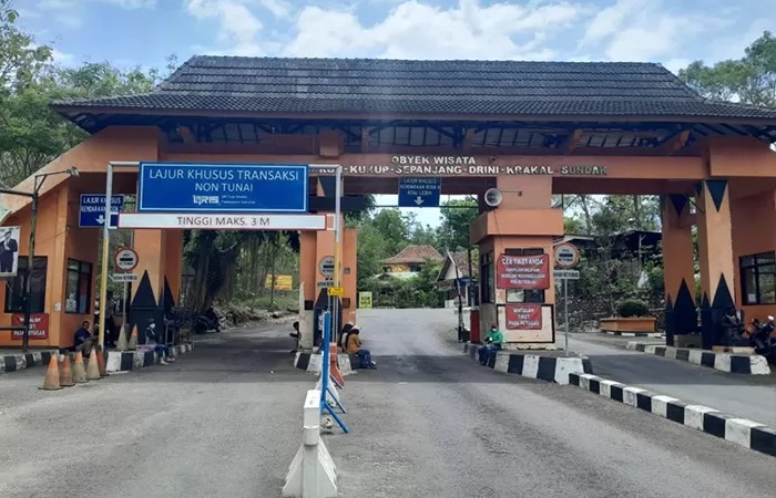 PINTU MASUK: TPR Pantai Baron, Kalurahan Kemadang, Kapanewon Tanjungsari, Gunungkidul.