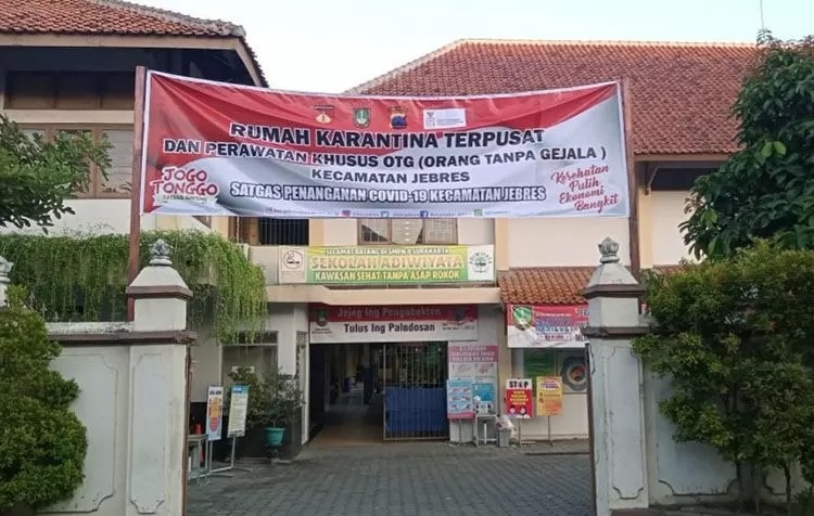 Pintu Gerbang SMPN 8 Solo