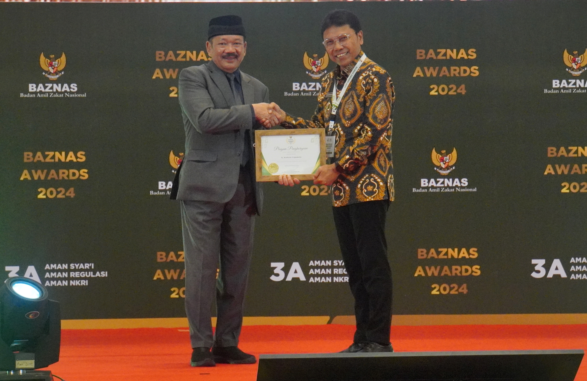 PRESTASI: Penjabat Wali Kota Jogja Singgih Raharja menjadi Kepala Daerah Pendukung Pengelolaan Zakat Terbaik dalam Penganugerahan Baznas Award 2024.