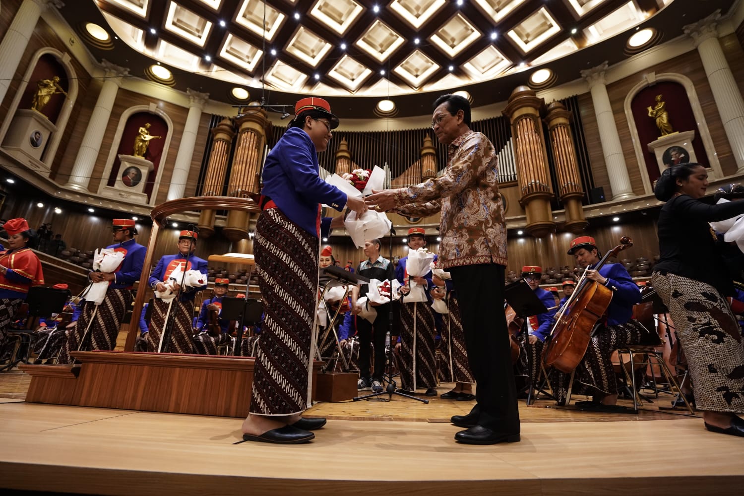 PERFORM: Penampilan Yogyakarta Royal Orchestra (YRO) di Concert Hall Aula Simfonia Jakarta, Jumat malam (1/3).