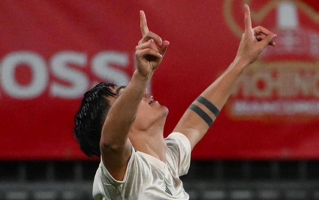 Selebrasi Paulo Dybala usai cetak gol ke gawang Monza melalui tendangan bebas (ig officialasroma)