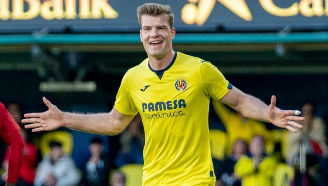 Selebrasi Alexander Sorlot usai cetak hattrick ke gawang Granada (ig villarrealcf)