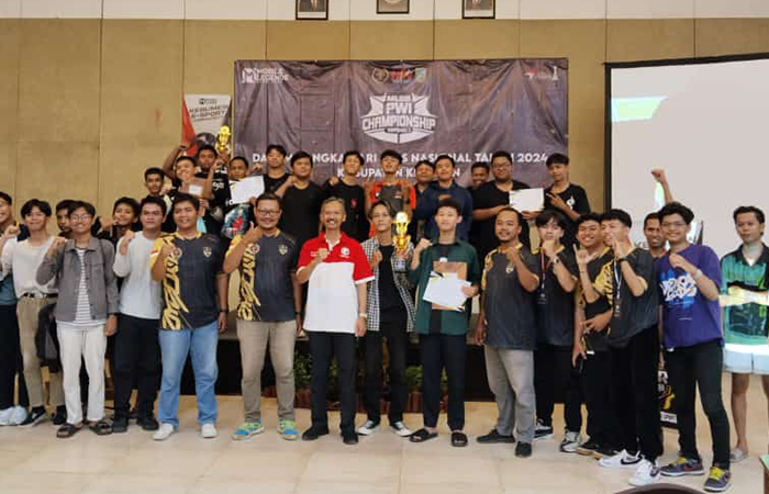 LOMBA KEKINIAN : Persatuan Wartawan Indonesia (PWI) Kebumen menggelar turnamen game online bertajuk PWI Championship Season 1.(M Hafied/Radar Jogja)