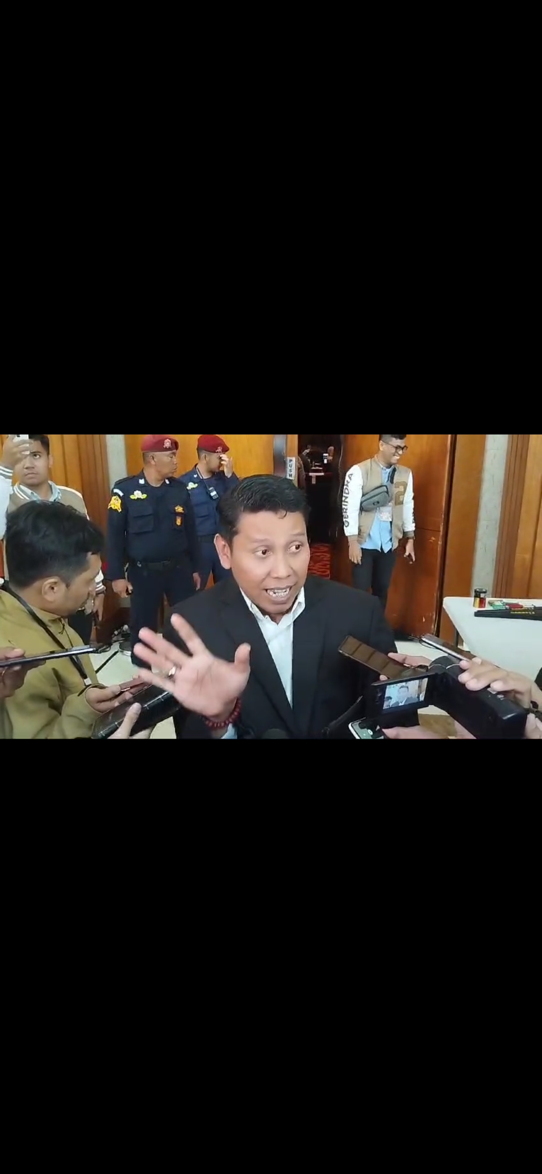TERBUKA: Ketua KPU DIY Ahmad Shidqi saat pleno rekapitulasi suara Pemilu 2024 tingkat Provinsi DIY Senin (4/3).