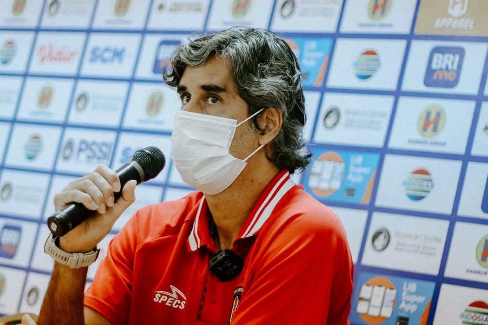 Pelatih Bali United, Stefano Cugurra sebut jadwal kompetisi yang padat membautnya fokus pada recovery pemain