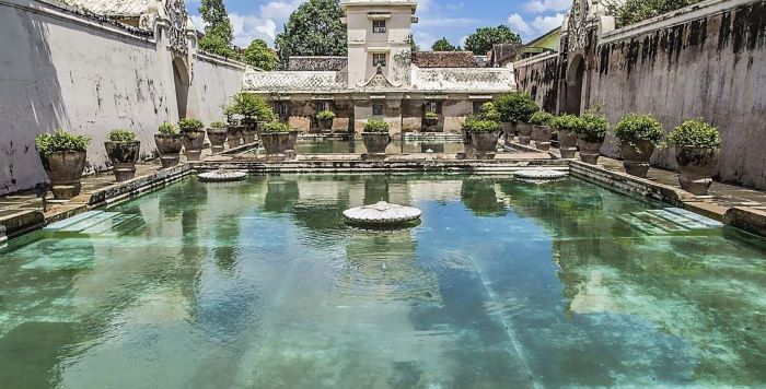 bangunan Tamansari yang menjadi salah satu objek wisata di Kota Jogja
