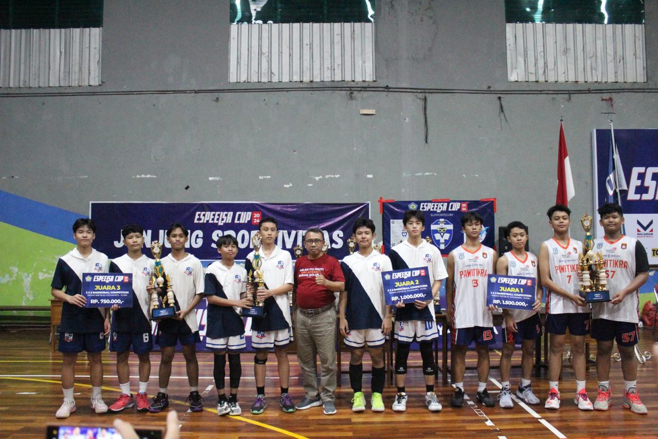 REWARD: Para juara Espelsa Cup 2024 saat menerima penghargaan dari SMP Pangudi Luhur 1 Jogja.