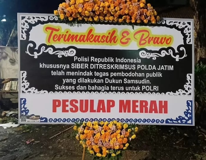 Karangan bunga yang dikirim Pesulap Merah kepada Polda Jawa Timur