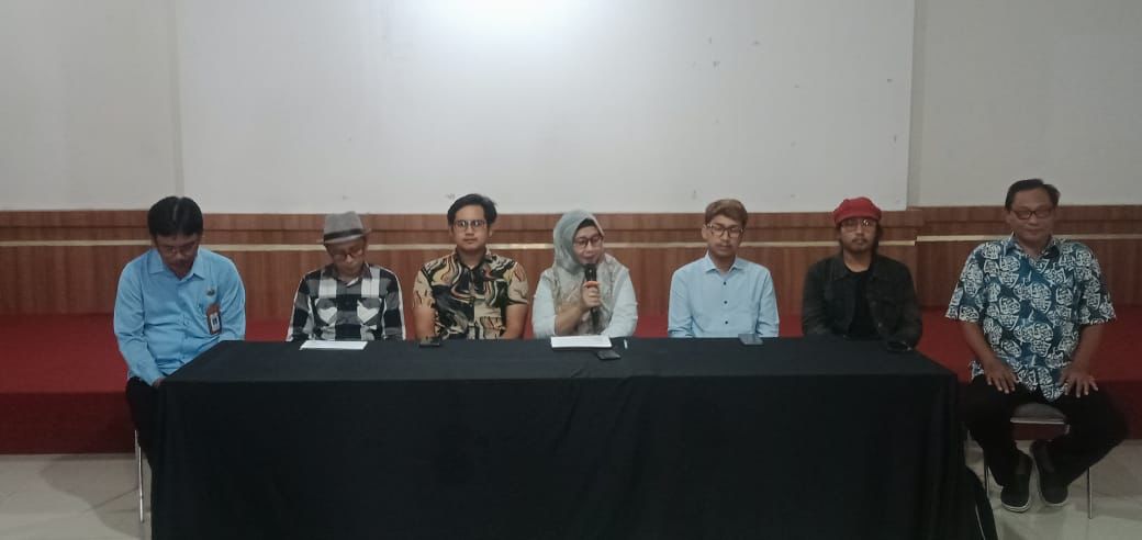 ISTIMEWA : Suasana persiapan jelang Pentas Ndang Tak Gong di TBY, Jogja.