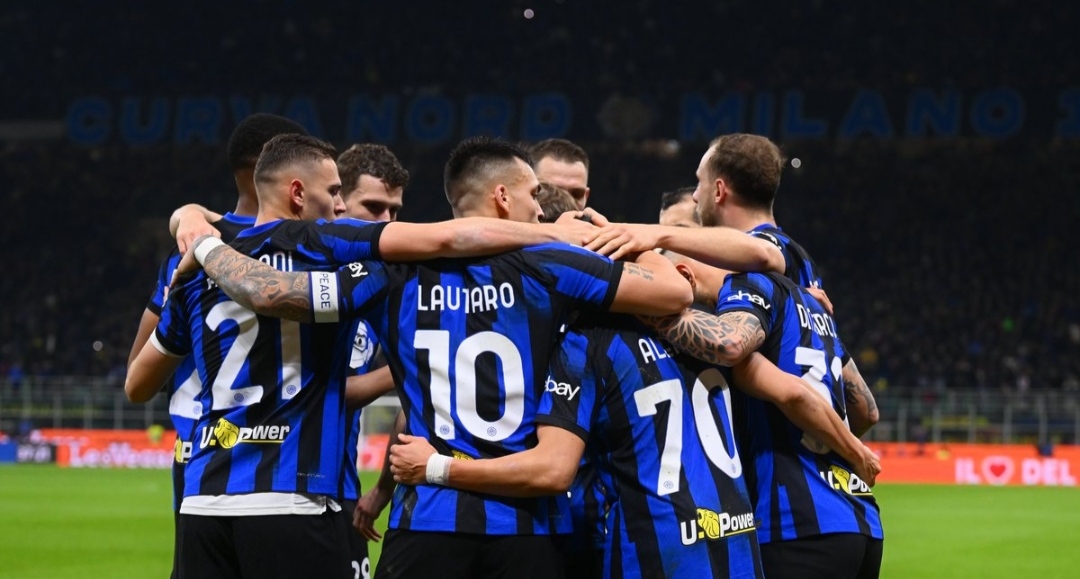 KOMPAK: Pemain Inter bersama rayakan kemenangan atas Genoa