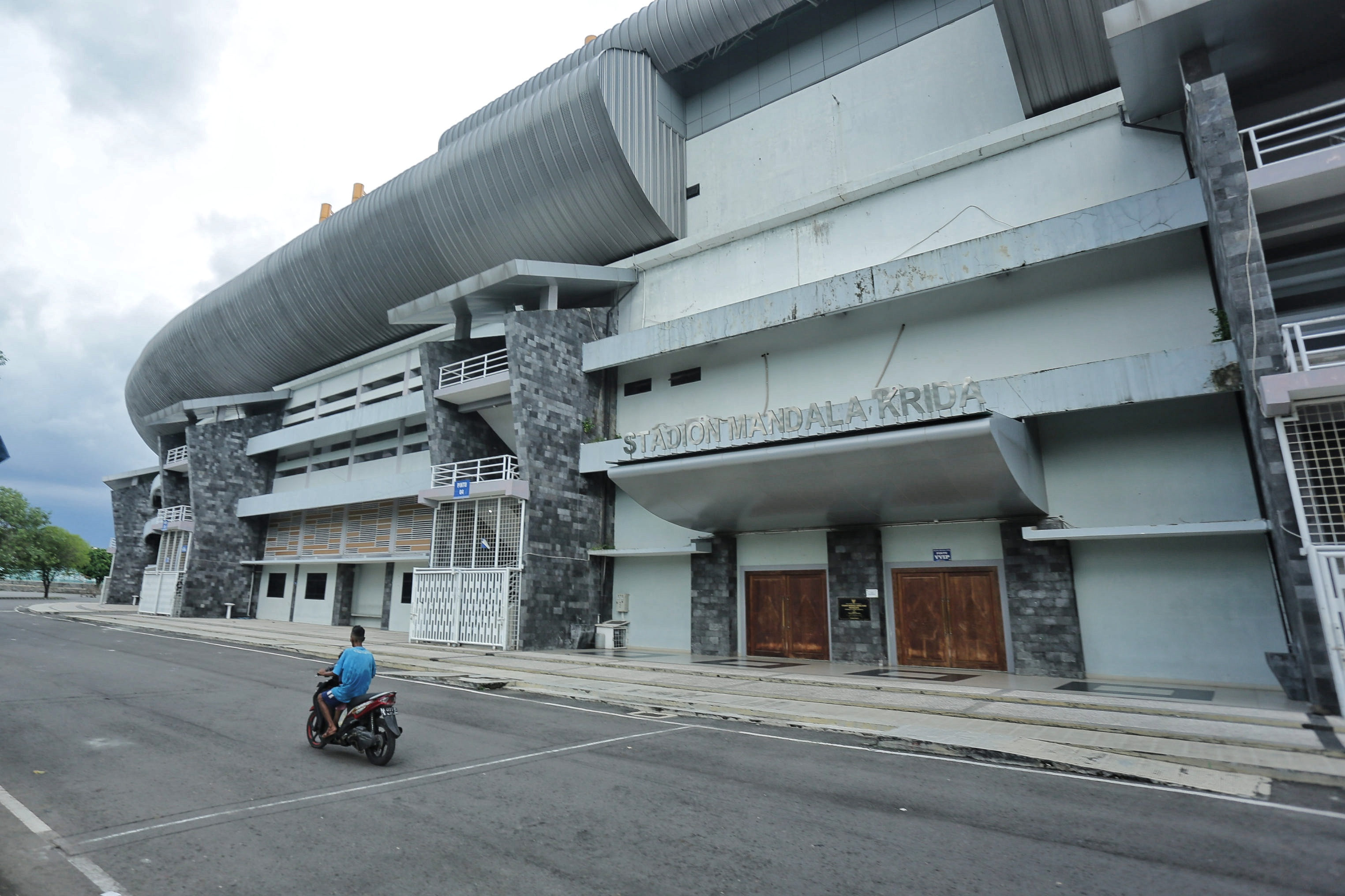  MEGAH: Stadion Mandala Krida yang berada di Kota Jogja Selasa (5/3). 