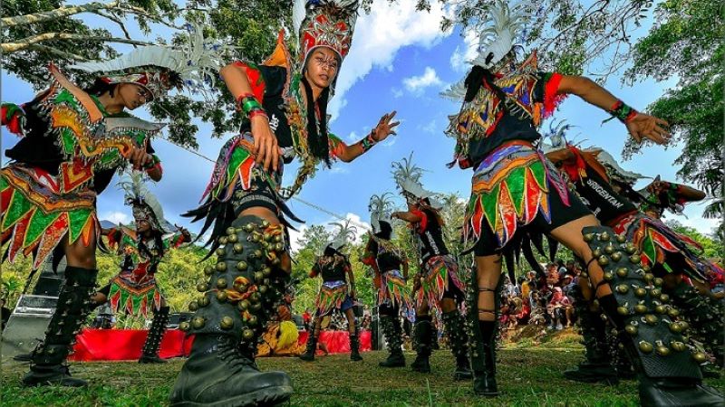 Tari Topeng Ireng, kesenian tari khas Magelang yang unik.