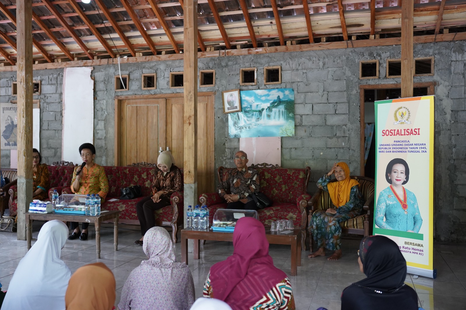 GKR Hemas saat melakukan sosialisasi Pancasila di Gunungkidul