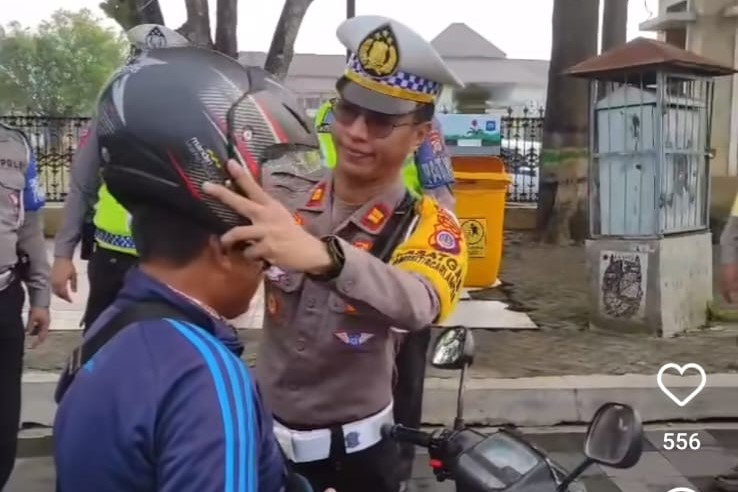 Aparat Kepolisian Polres Gunungkidul menggelar kampanye keselamatan berlalulintas