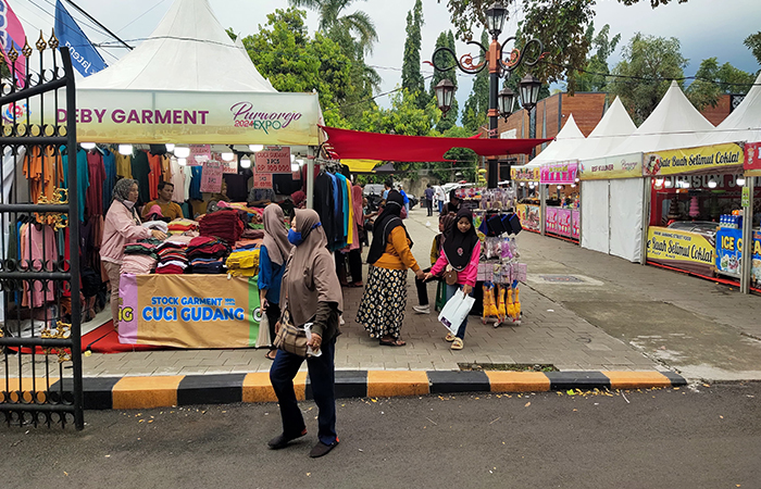 RAMAI : Purworejo Expo 2024 yang digelar di kawasan Alun-Alun Purworejo menyedot perhatian masyarakat.JIHAN ARON VAHERA/RADAR JOGJA