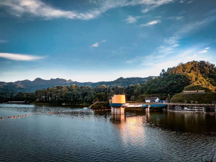 Keindahan Waduk Sermo