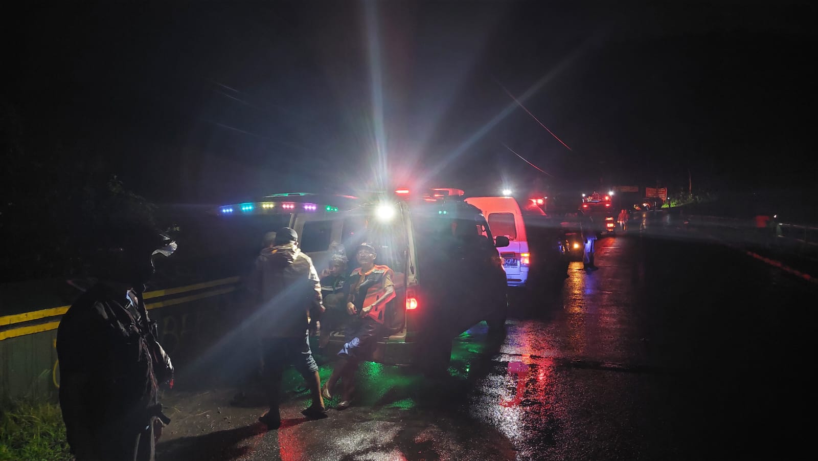 DARURAT: Suasana sekitar Bumi Perkemahan Sungai Tinalah dengan Ono Kaline Park terputus di Padukuhan Semaken, Kalurahan Banjararum, Kapanewon Kalibawang,  Kabupaten Kulon Progo.