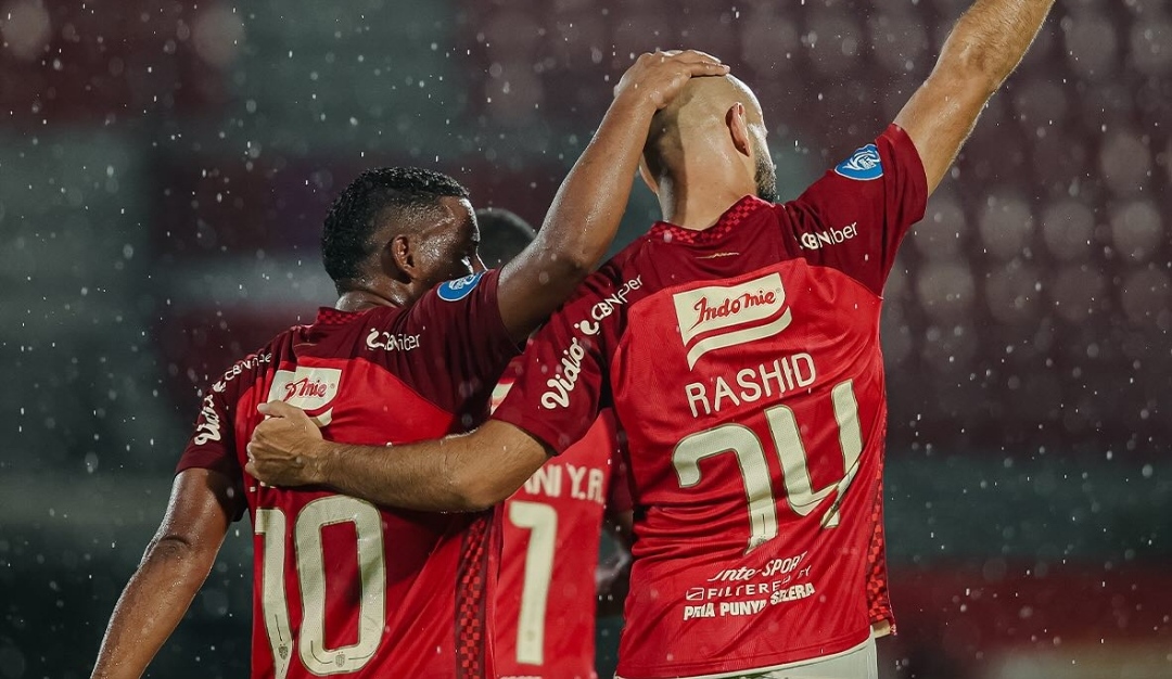 Selebrasi penggawa Bali United usai Mohammed Rashid cetak gol kedua bagi timnya atas PSIS Semarang (ig baliunitedfc)